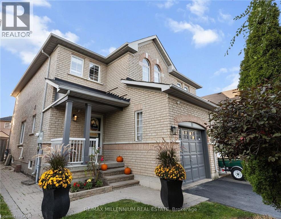 17 Prince Cres, Brampton, ON L7A 2C9