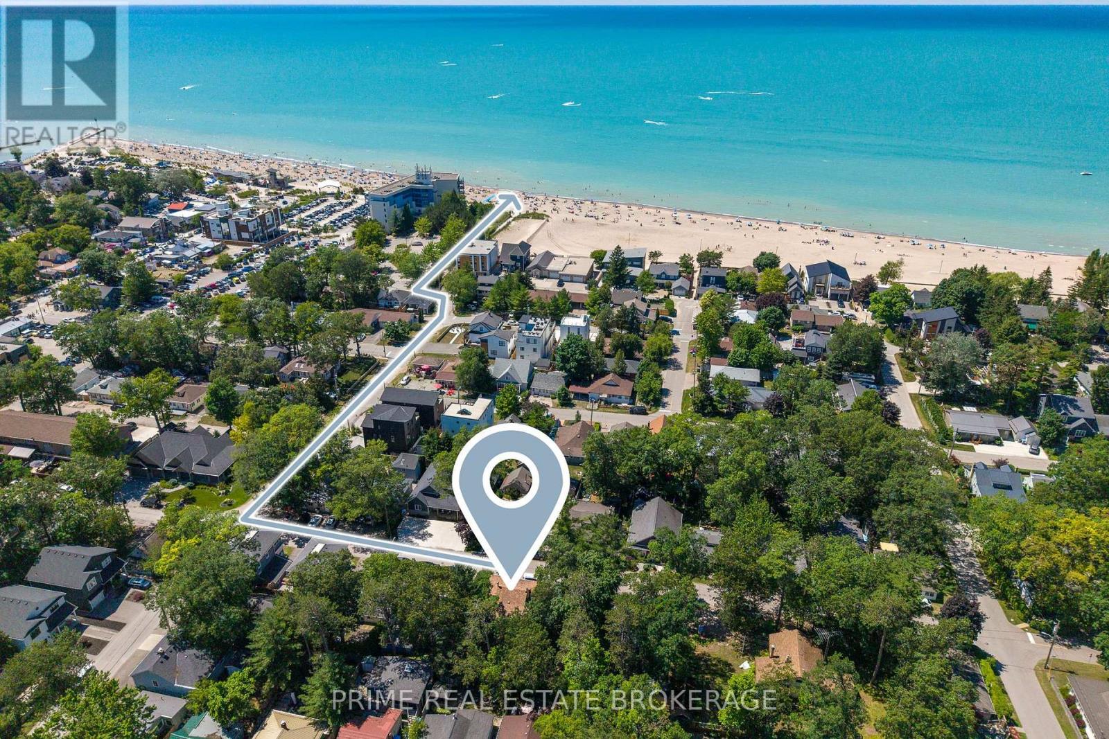 28 Woodward Ave, Lambton Shores, ON N0M 1T0