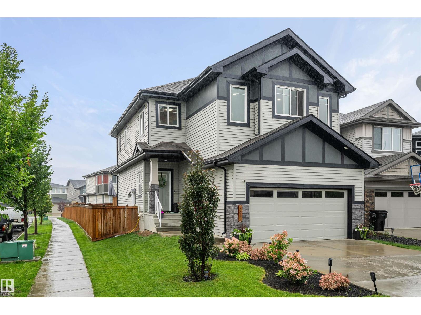704 Conroy Co SW, Edmonton, AB T6W 4H5