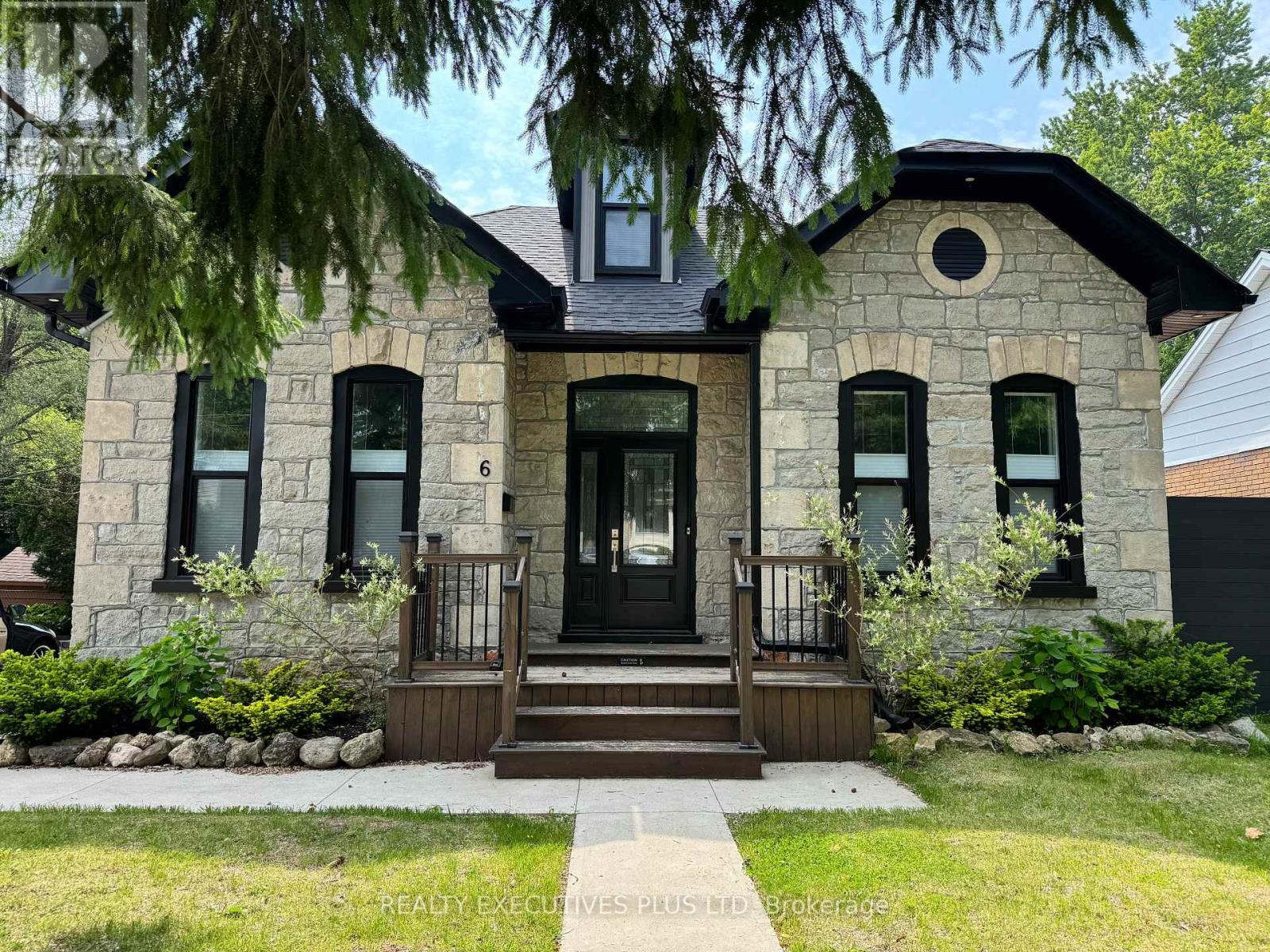 6 Elgin St N, Cambridge, ON N1R 5G7