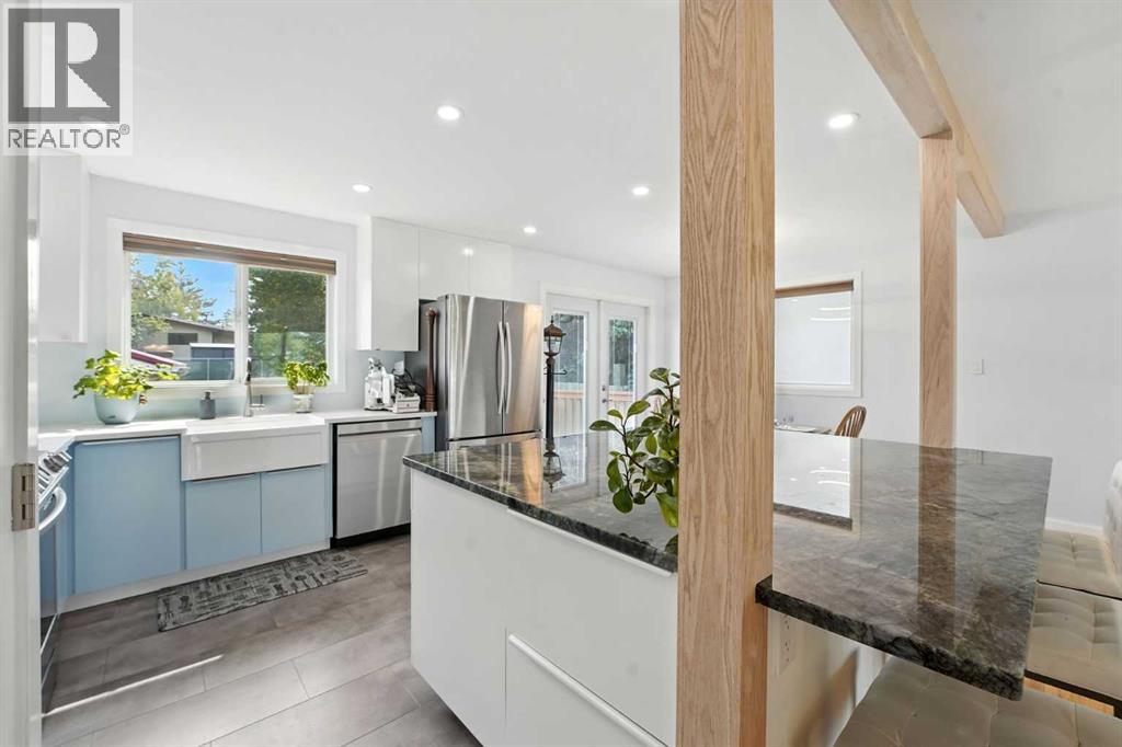1454 Hunterbrook Rd NW, Calgary, AB T2K 4V5