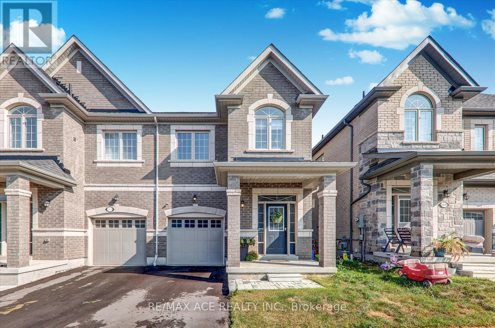 1111 Skyridge Blvd, Pickering, ON L1X 0M8
