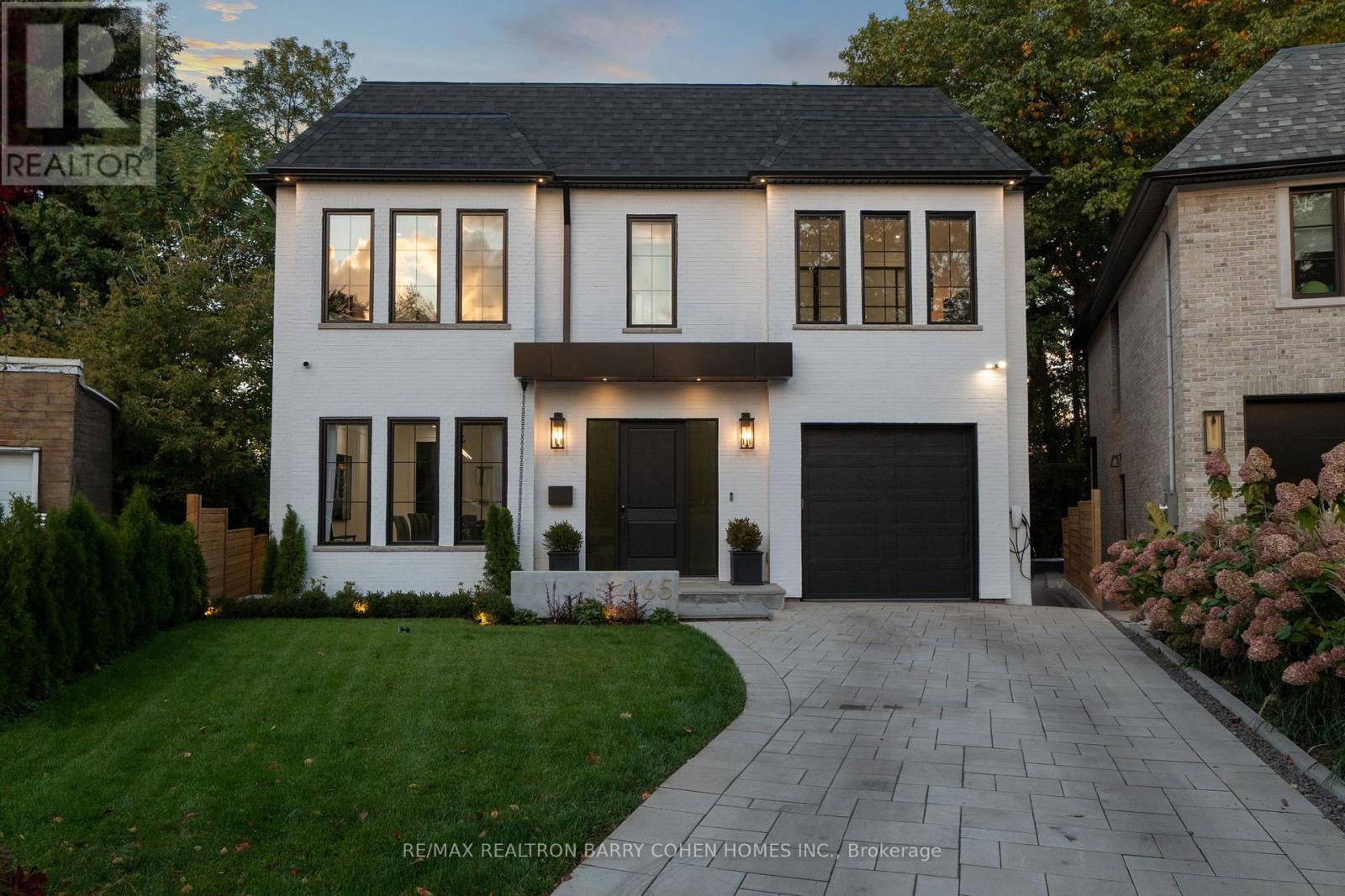 165 Leacrest Rd, Toronto, ON M4G 1E7