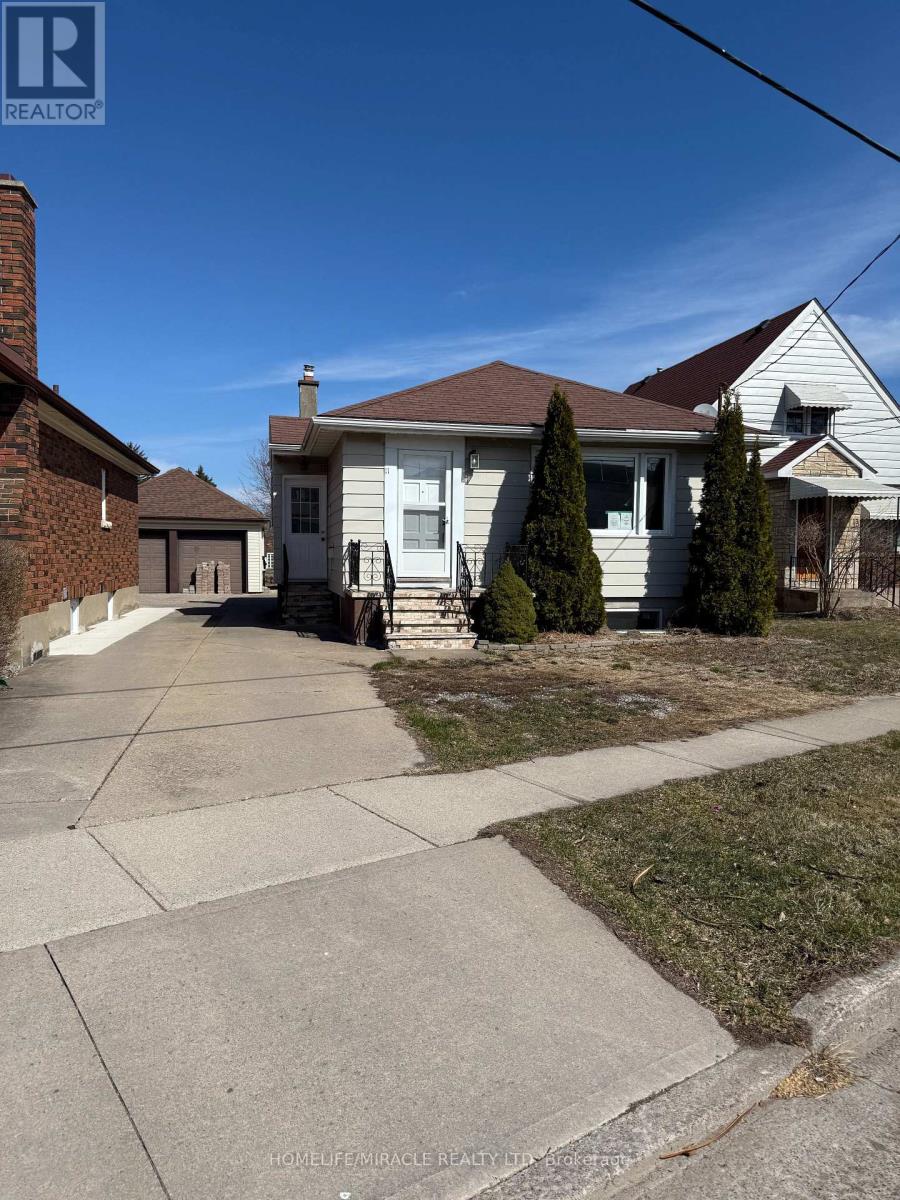 11 Garnet St, St. Catharines Facer, ON L2M 5E6