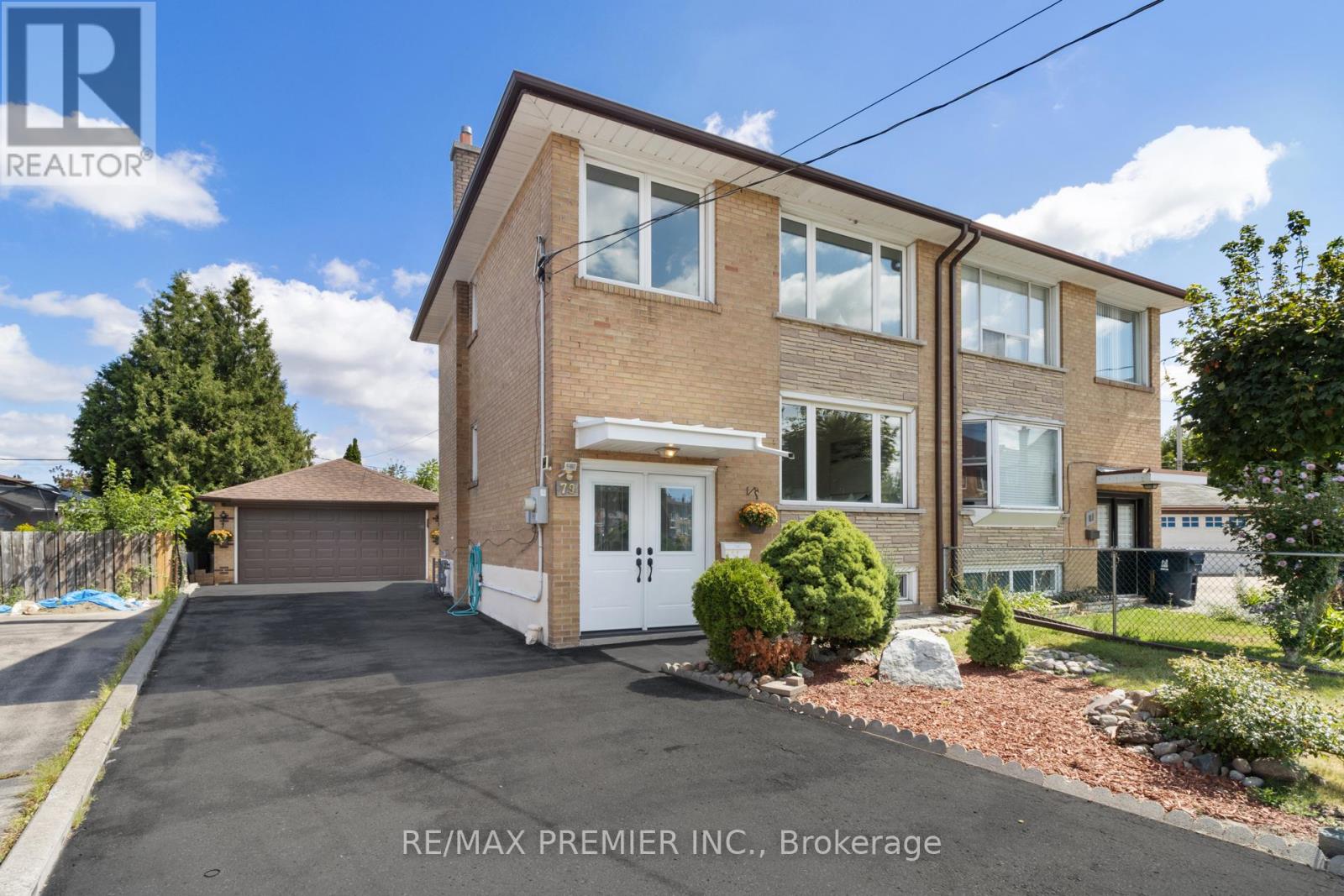 79 Pamille Pl, Toronto, ON M6M 3B1