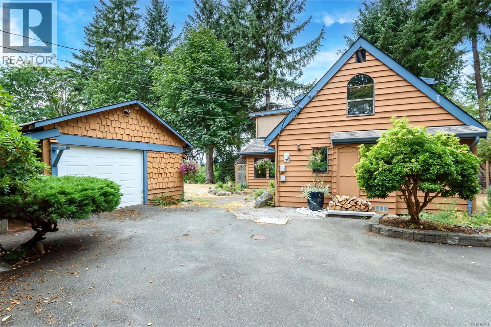 8965 Oakes Rd, Black Creek, BC V9J 1J2