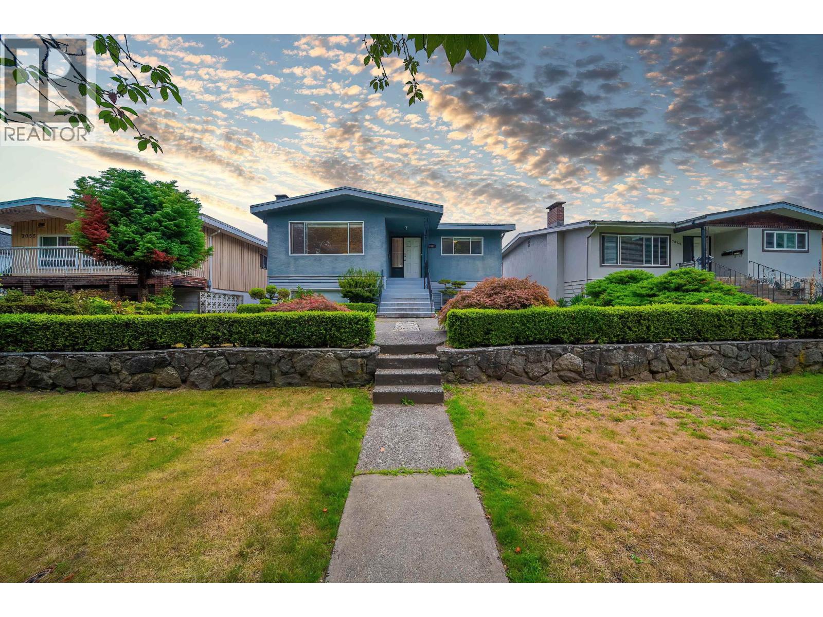 3063 Rosemont Dr, Vancouver, BC V5S 2C8