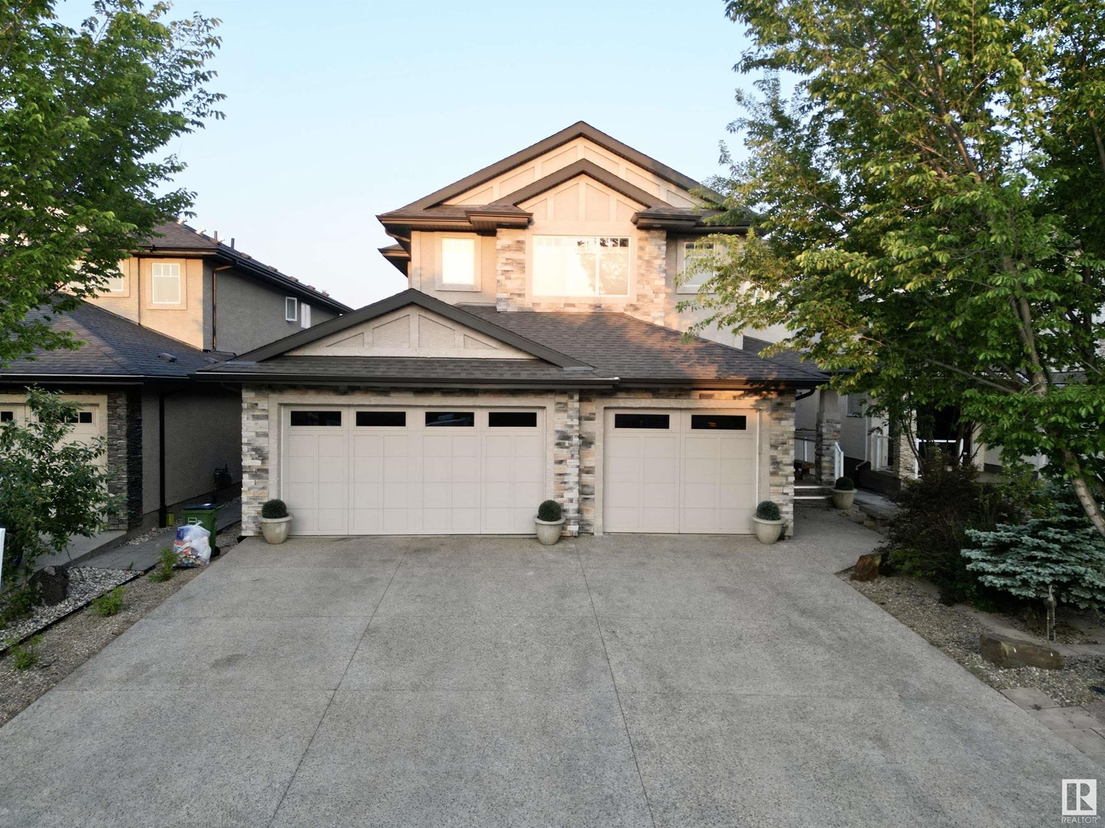 1330 Adamson Dr SW, Edmonton, AB T6W 2N8