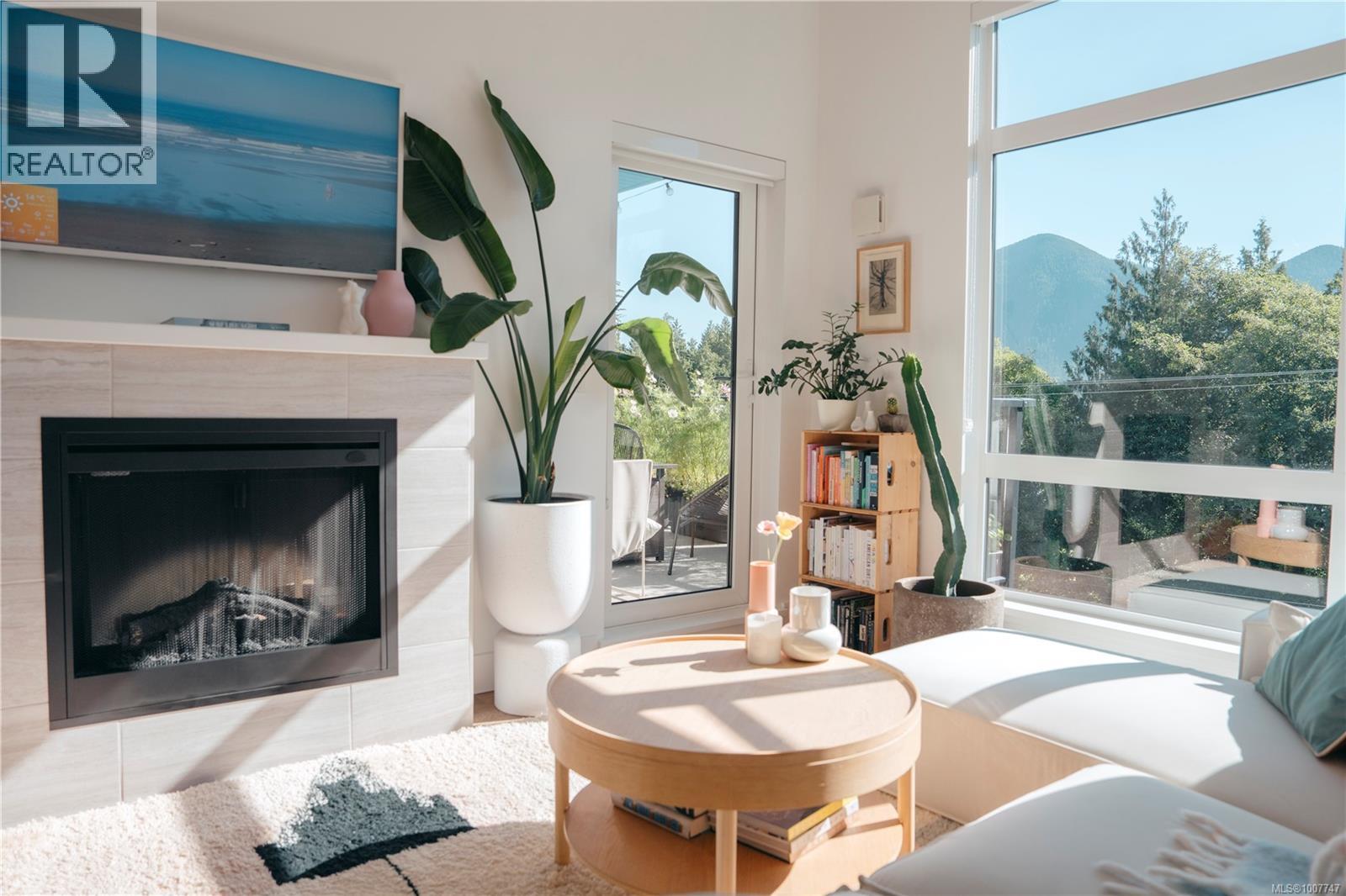 700 Yew Wood Rd Unit 306 Rd, Tofino, BC V0R 2Z0