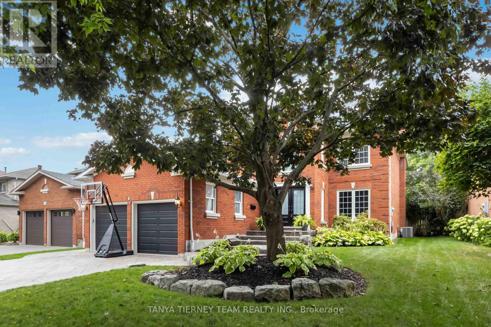 8 Gowan Dr, Whitby, ON L1P 1L5