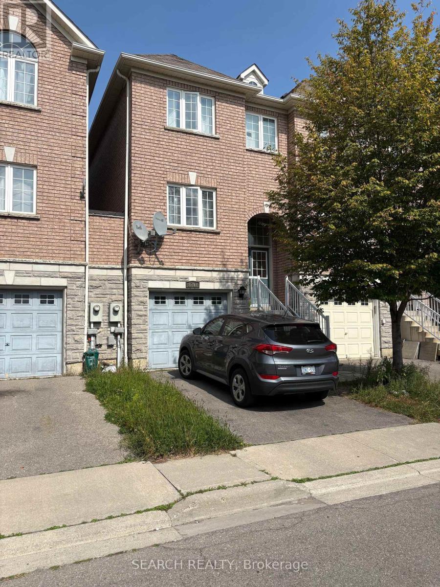 5797 Tiz Rd, Mississauga, ON L5R 0B4