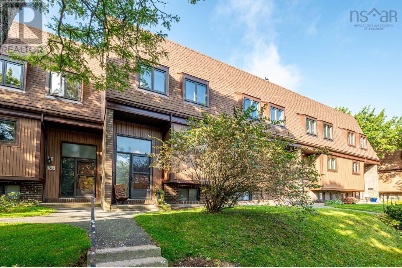 28 Hanover Ct, Halifax, NS B3M 3K6