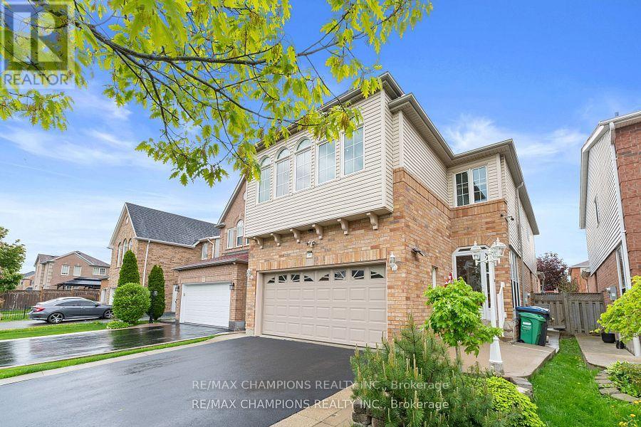30 Larkspur Rd, Brampton Sandringham-wellington, ON L6R 2T6