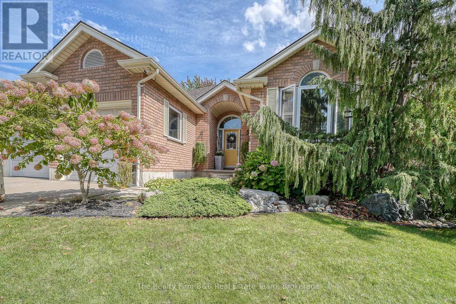 504 Crestwood Ct, Woodstock, ON N4T 1V3