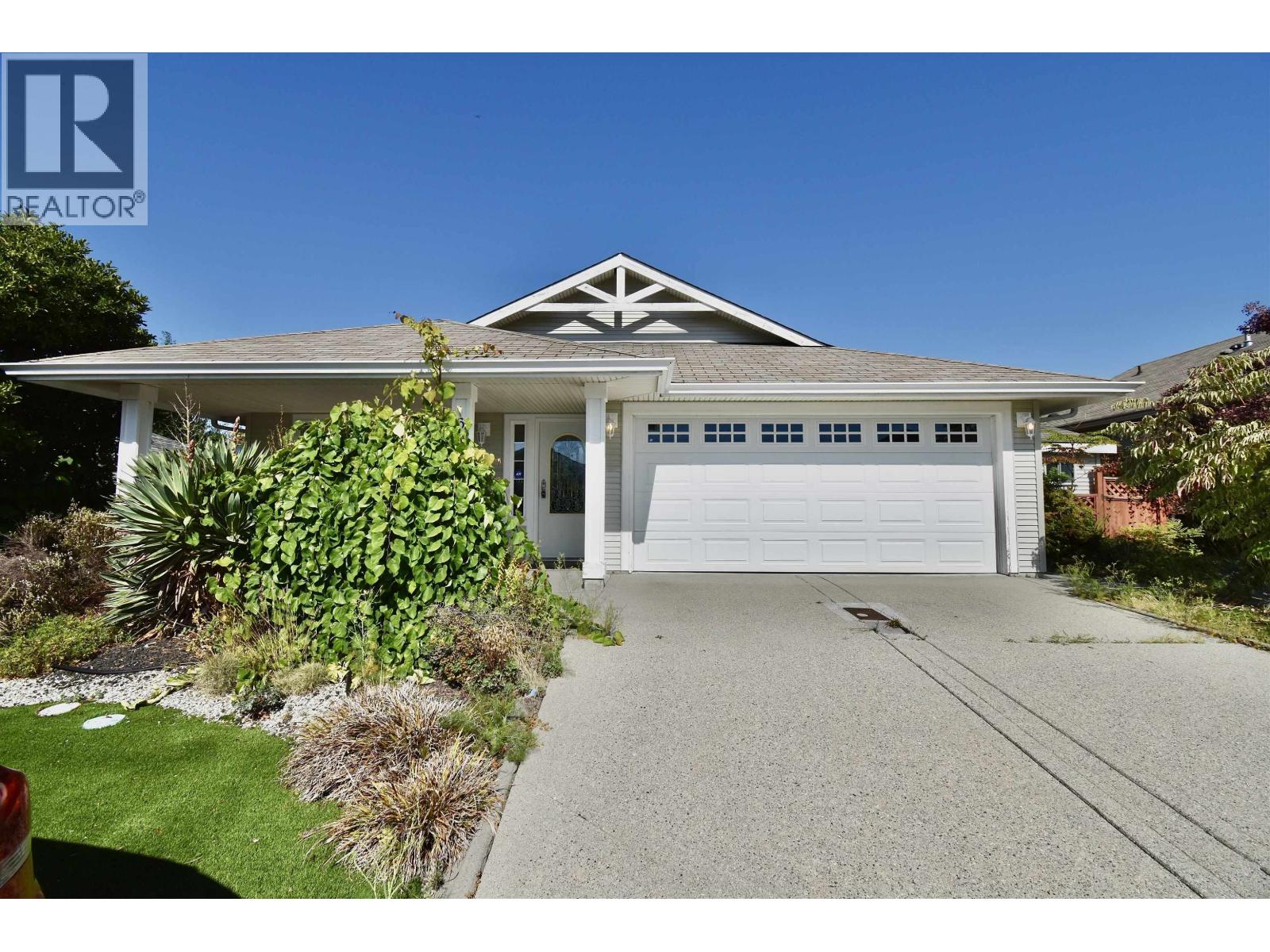 6346 Williams Pl, Sechelt, BC V7Z 0M6