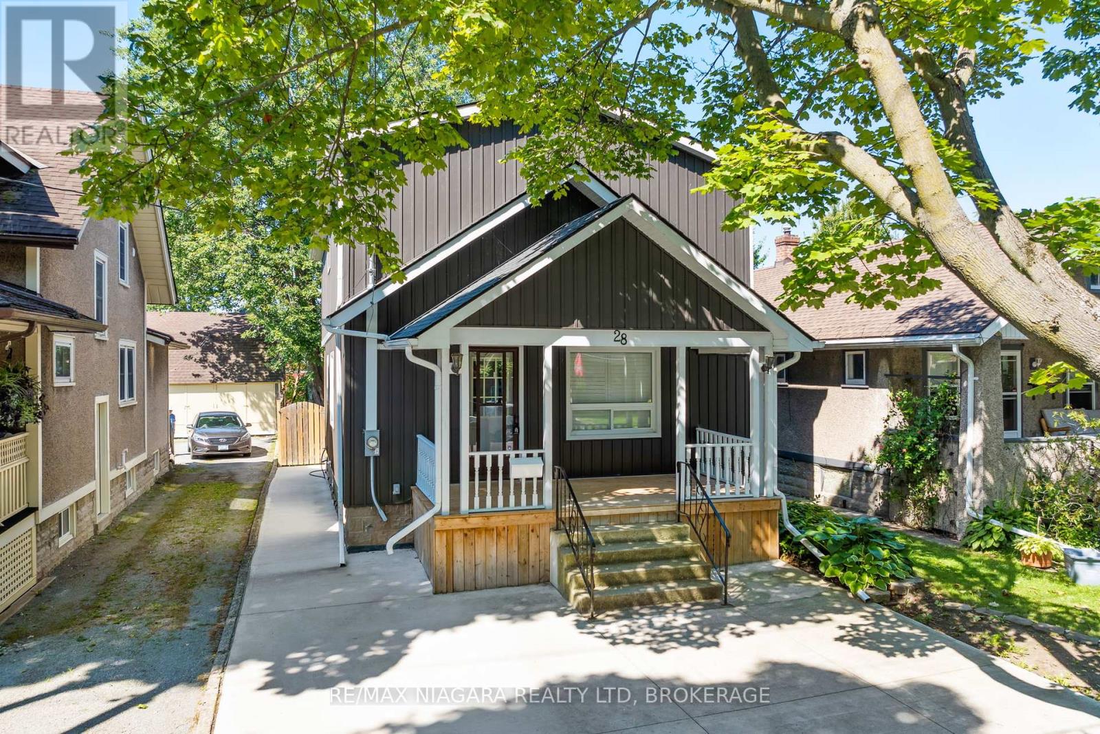 28 Fielden Ave, Port Colborne, ON L3K 4S9
