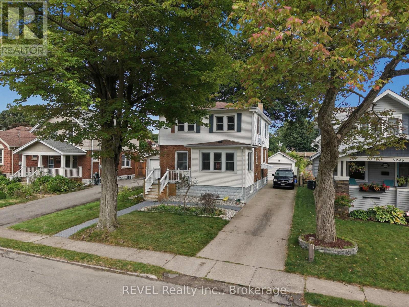 6238 Pine Grove Ave, Niagara Falls, ON L2G 4J2
