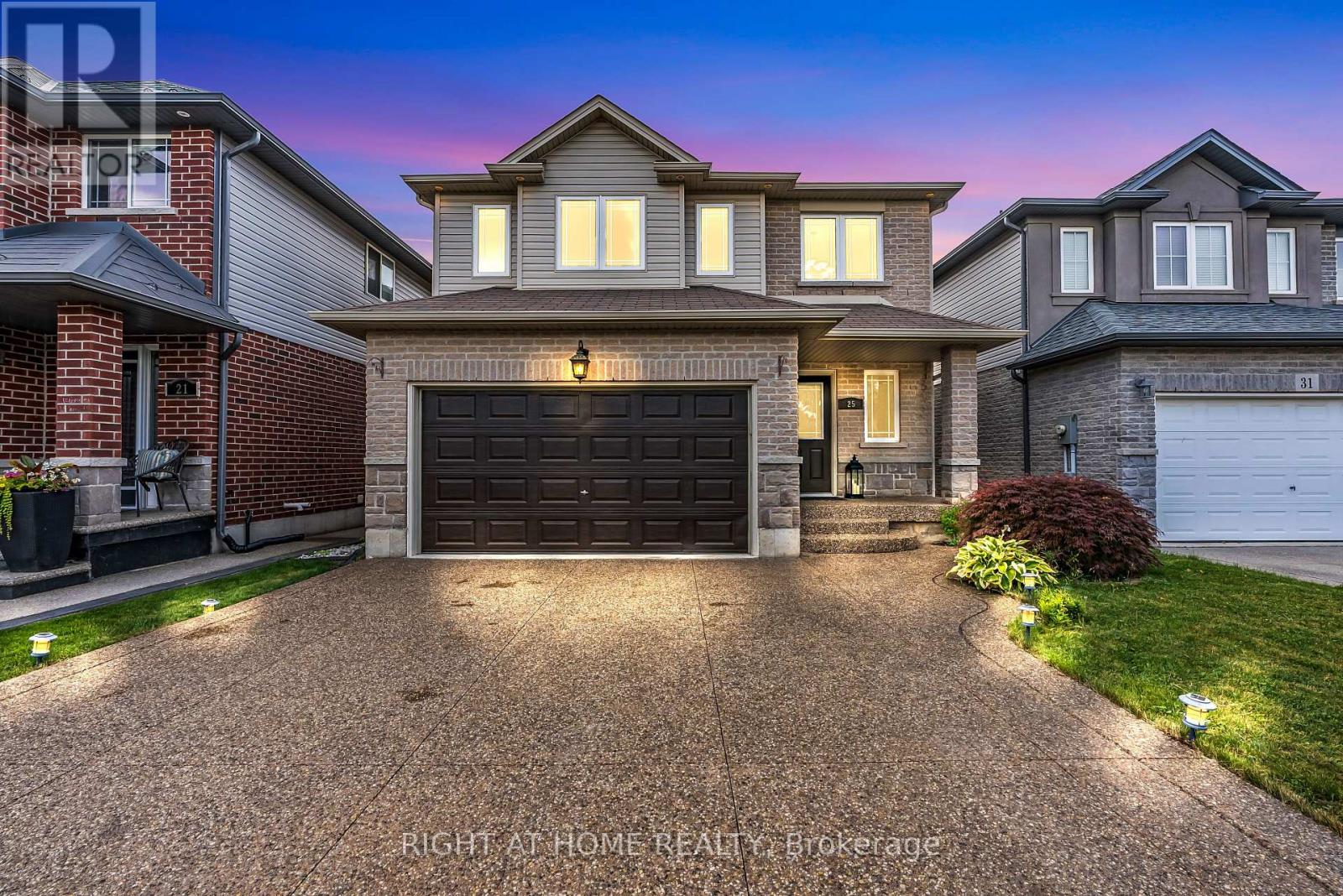 25 Stoneglen Way, Hamilton, ON L0R 1W0