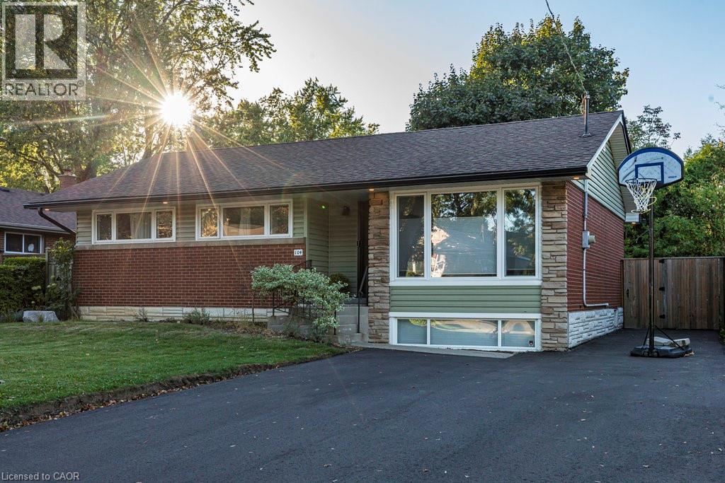 104 W 33rd St, Hamilton, ON L9C 5J1