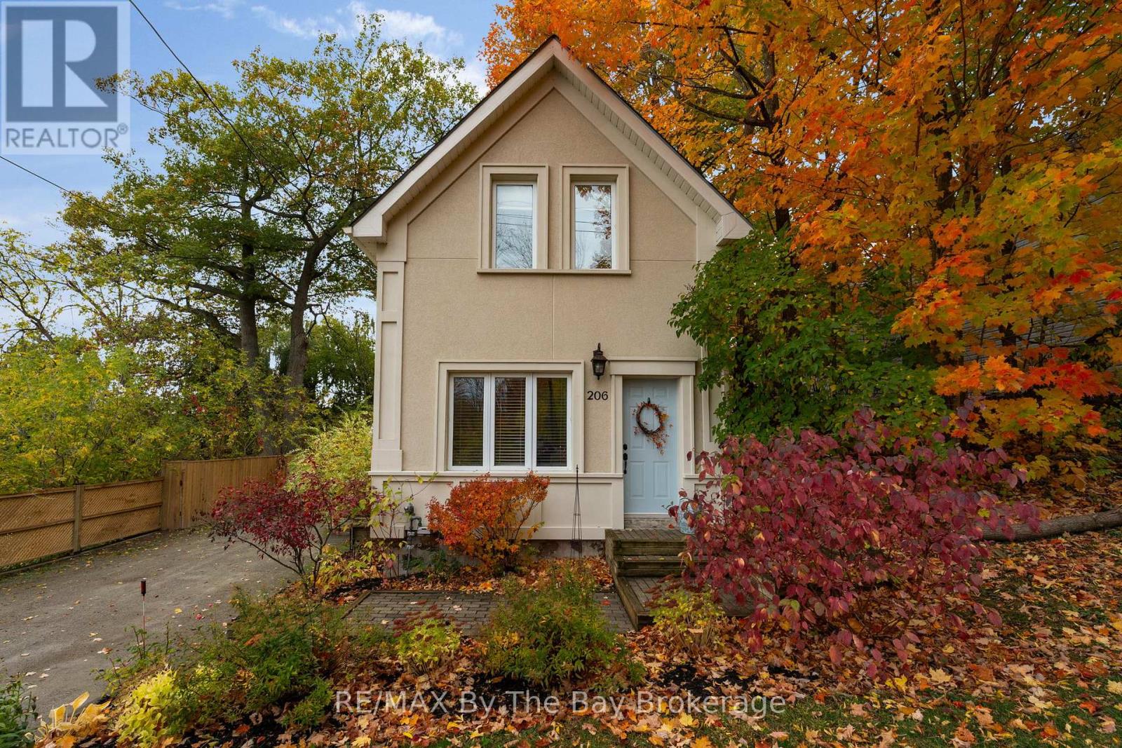 206 Centennial Dr, Midland, ON L4R 5J4