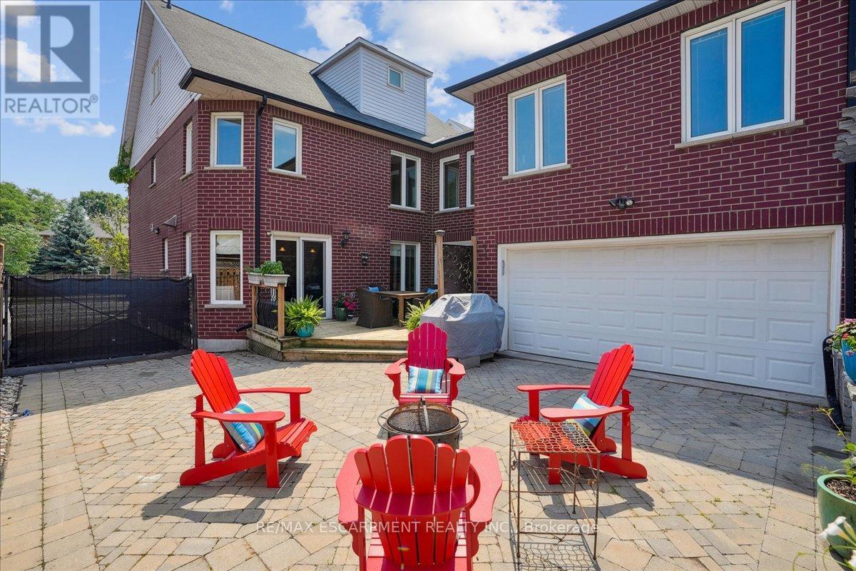 105 River Glen Blvd, Oakville, ON L6H 5Z5