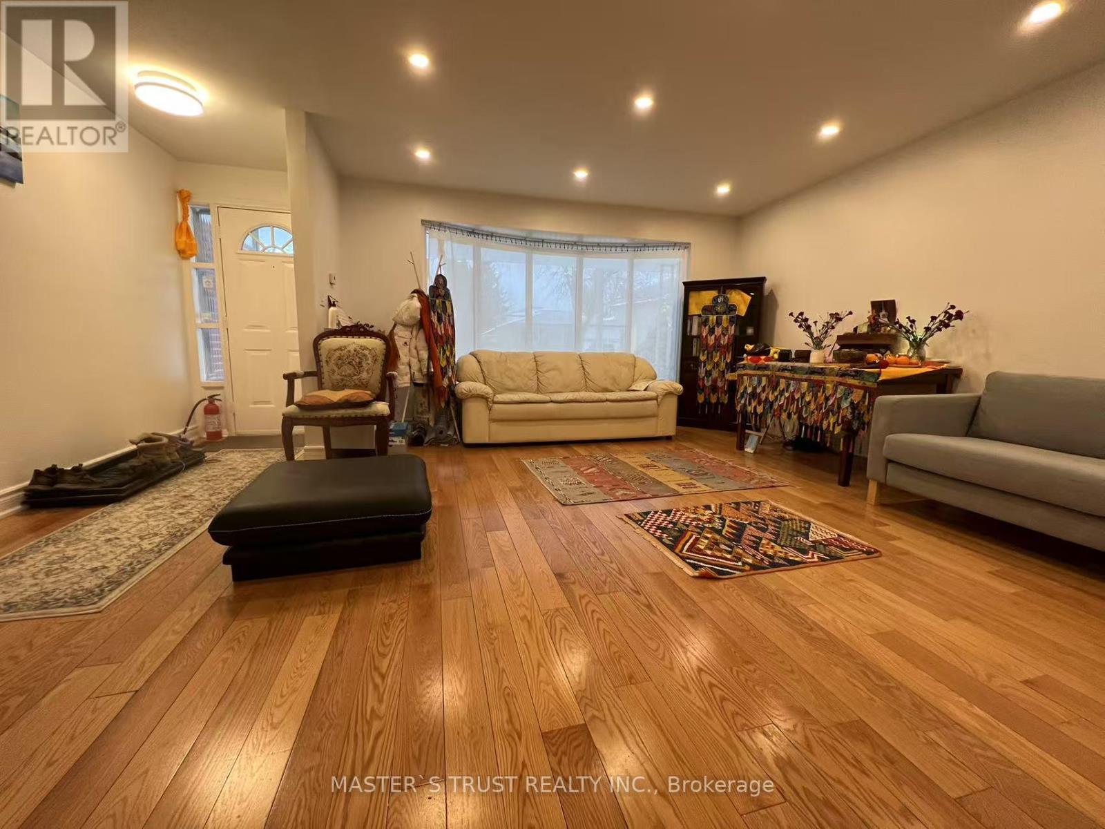 31 Wyvern Rd, Toronto, ON M2K 2K3