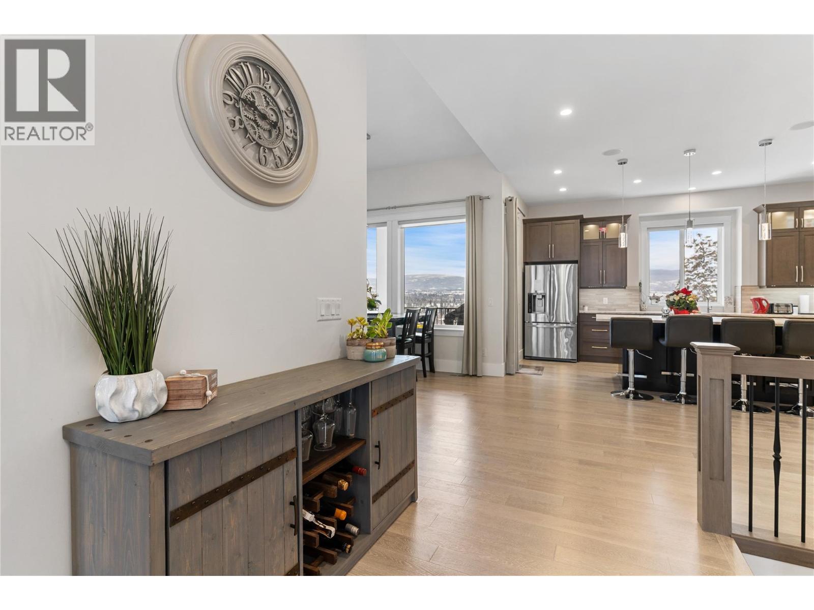 1325 Sladen Cres, Kelowna, BC V1V 2Y1