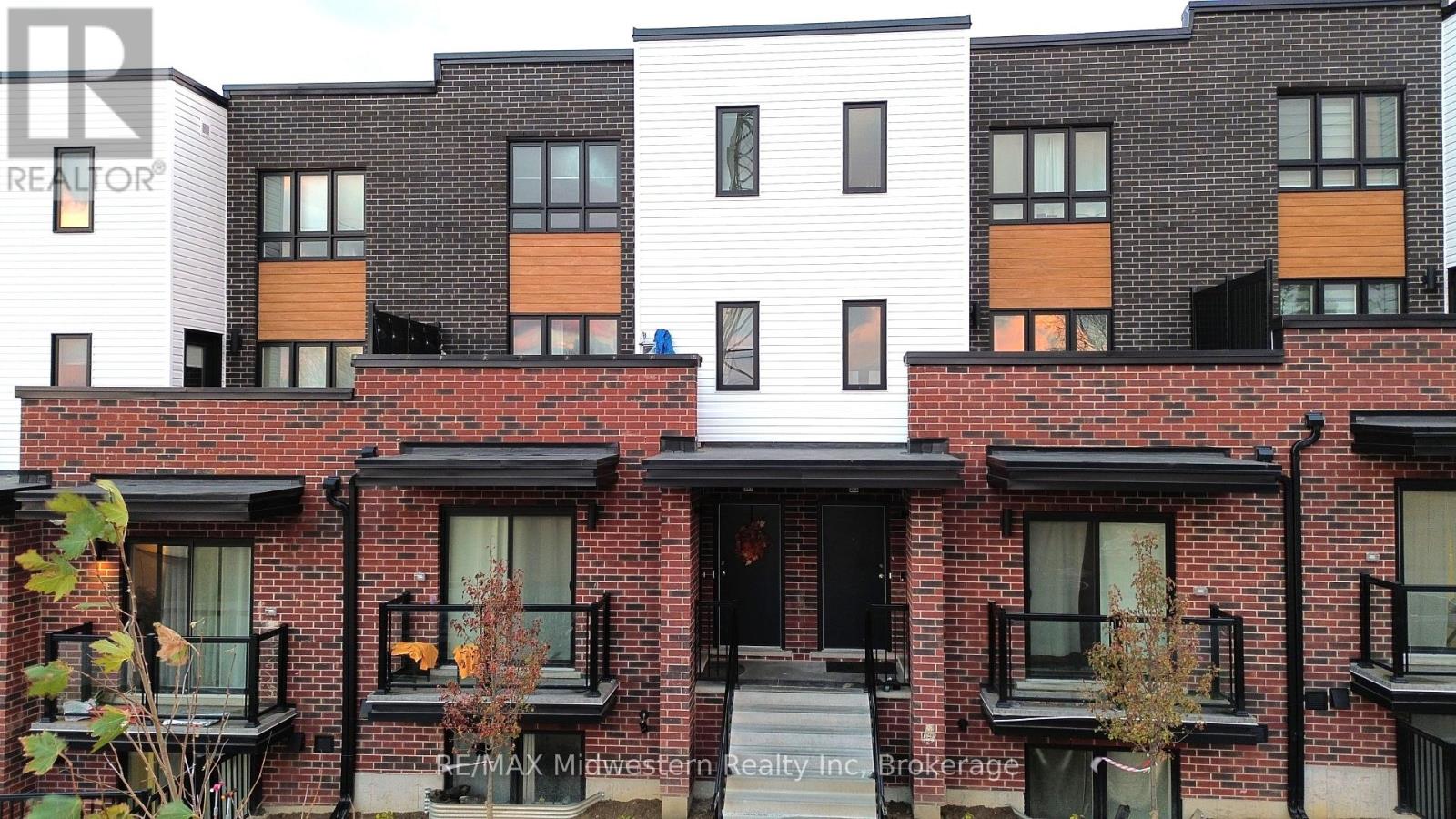 35 287 Chapel Hill Dr, Kitchener, ON N2R 0S4