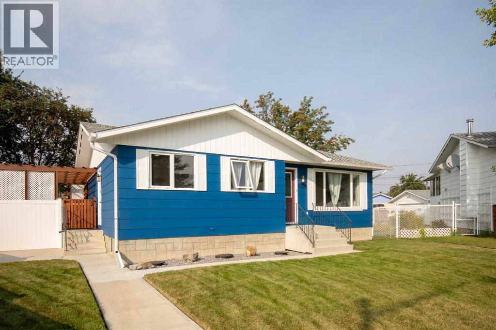 57 Streetcrescent Unit 4708 #a, Lacombe, AB T4L 2G5