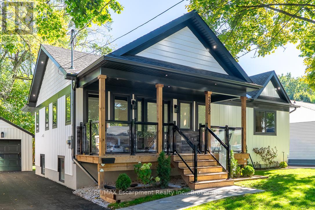 2282 Fairleigh Pl, Burlington, ON L7R 1G8