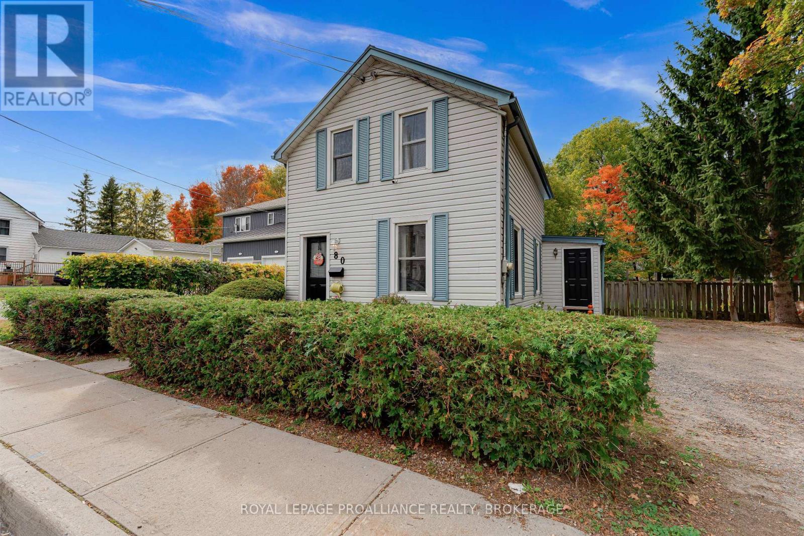 80 Hickory St, Gananoque, ON K7G 2P5