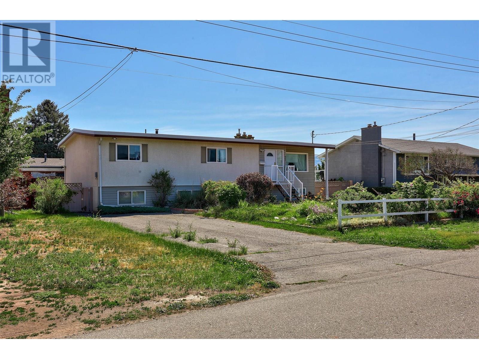957 Newton St, Kamloops, BC V2B 5J3