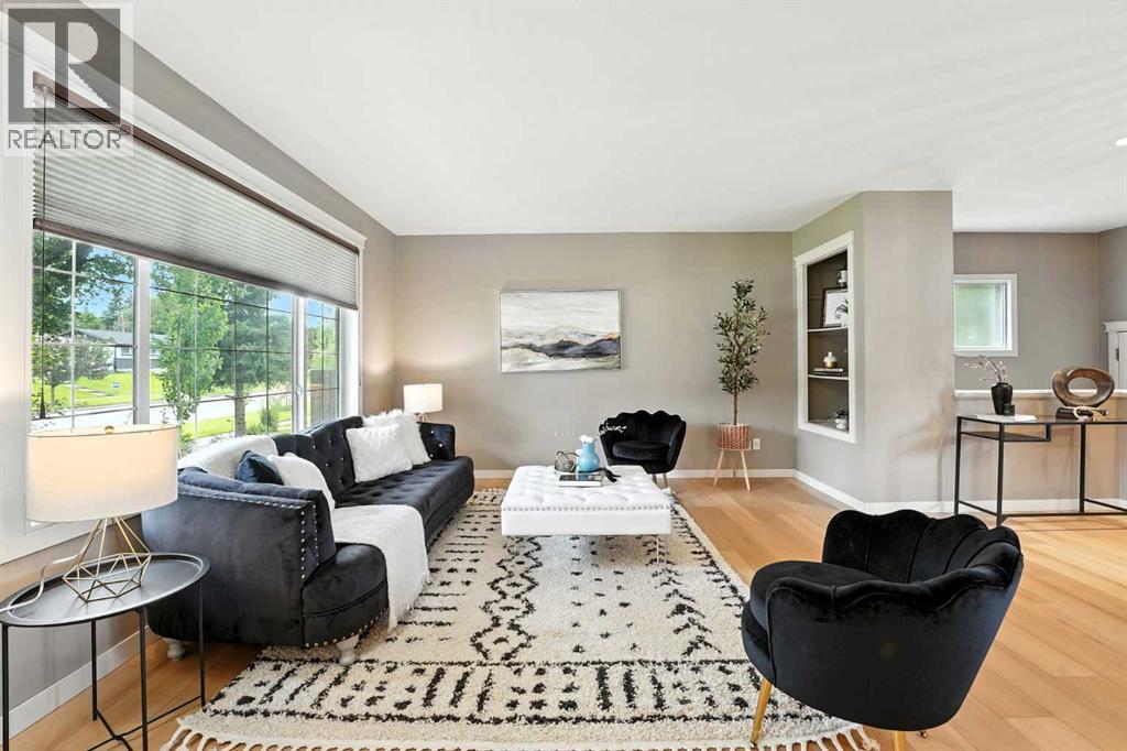 284 Acadia Dr SE, Calgary, AB T2J 0A7
