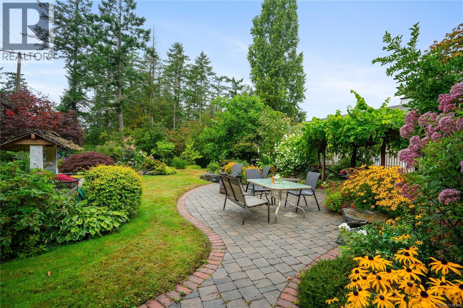 714 Bradley Dyne Rd, North Saanich, BC V8L 5G9