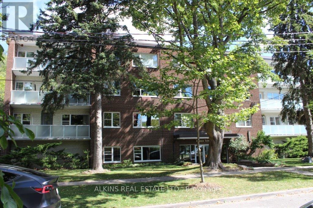102 185 Stephen Dr, Toronto, ON M8Y 3N5