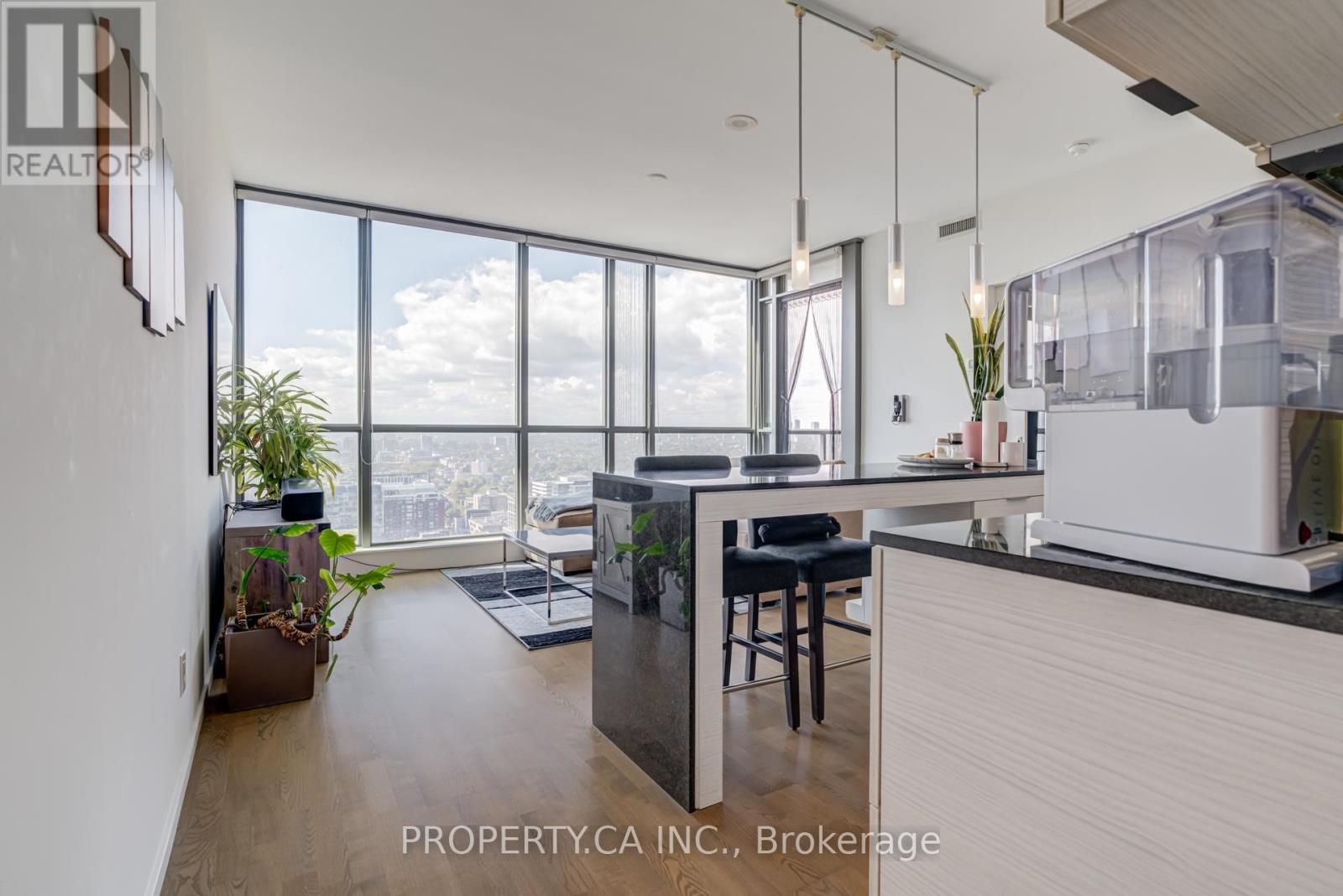 3207 8 Charlotte St, Toronto, ON M5V 0K4