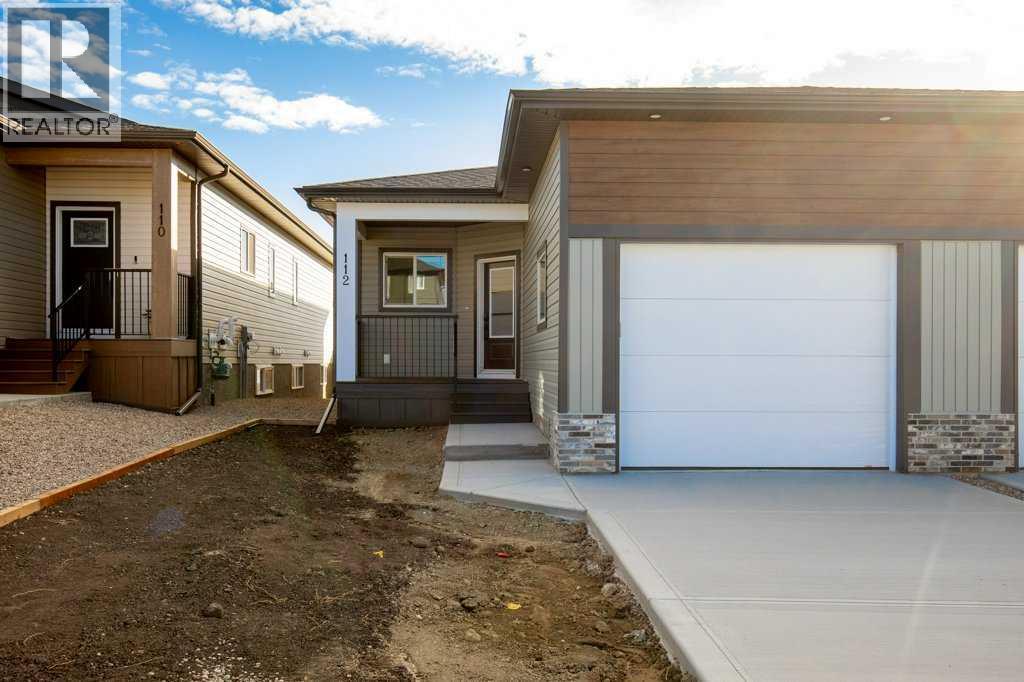112 Gray Close, Sylvan Lake, AB T4S 0W4