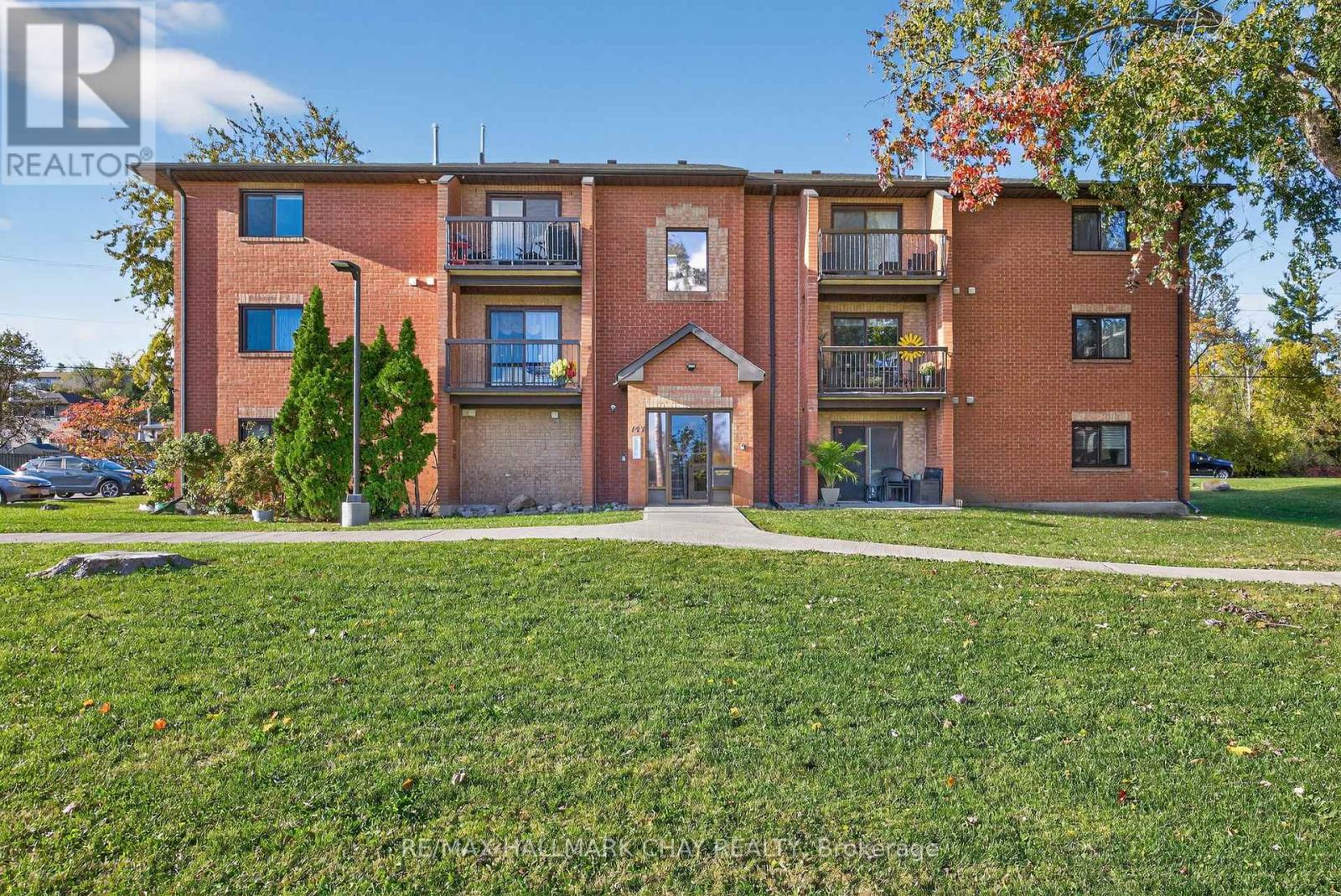 147 Edgehill Dr G9 Dr, Barrie, ON L4N 1L9