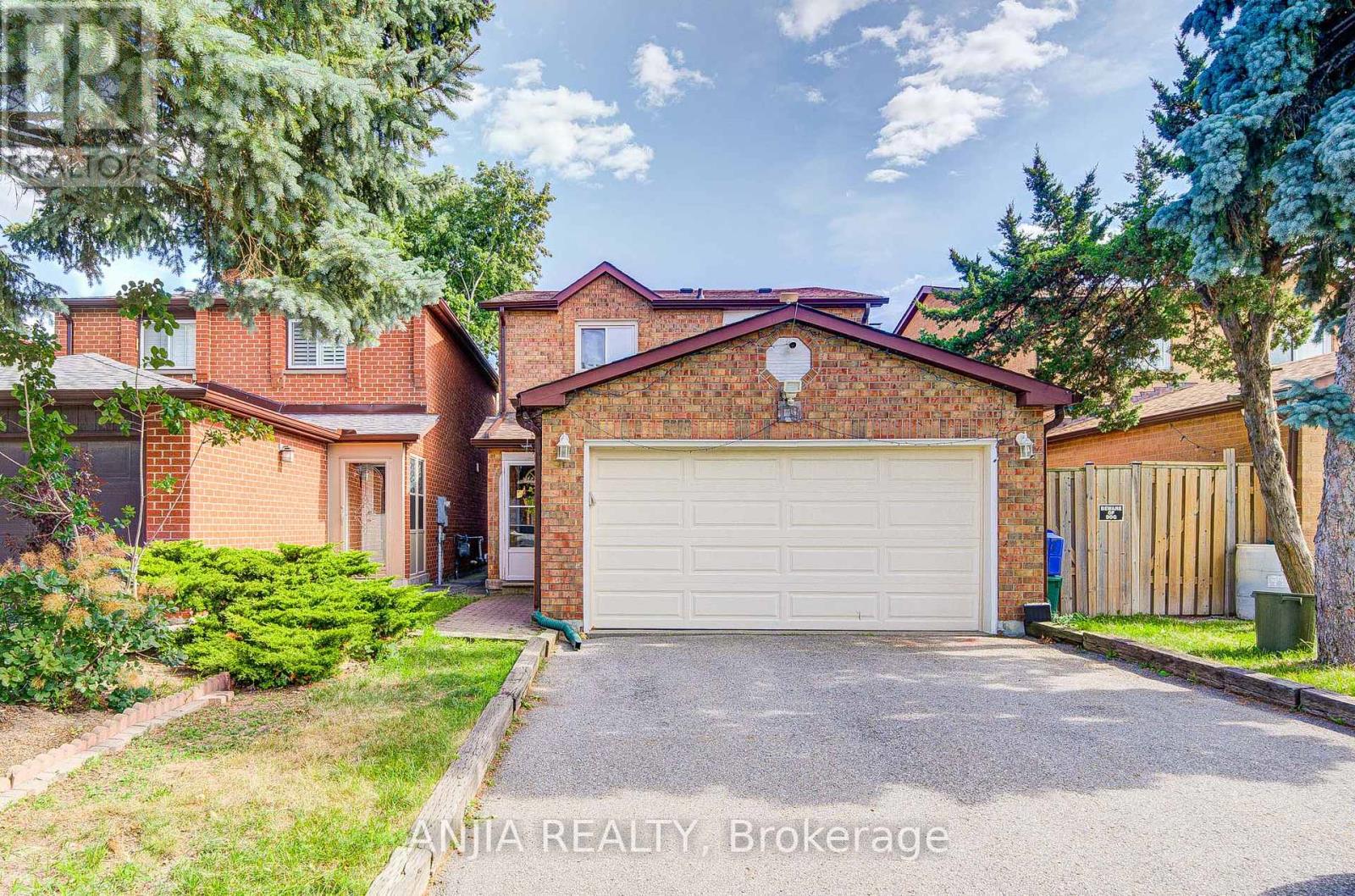19 Dunbar Cres, Markham, ON L3R 6W7