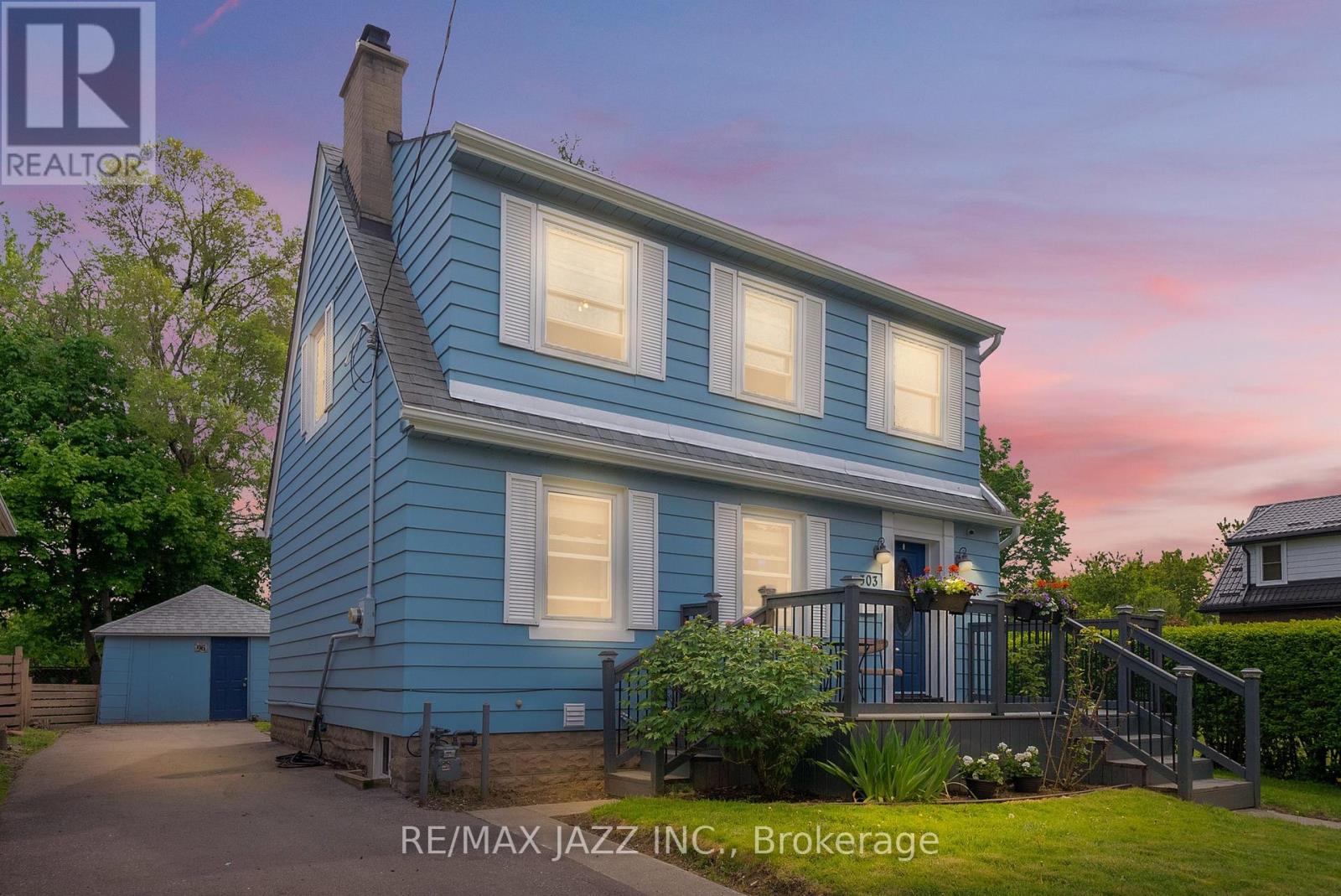 303 Gliddon Ave, Oshawa, ON L1H 1Z2