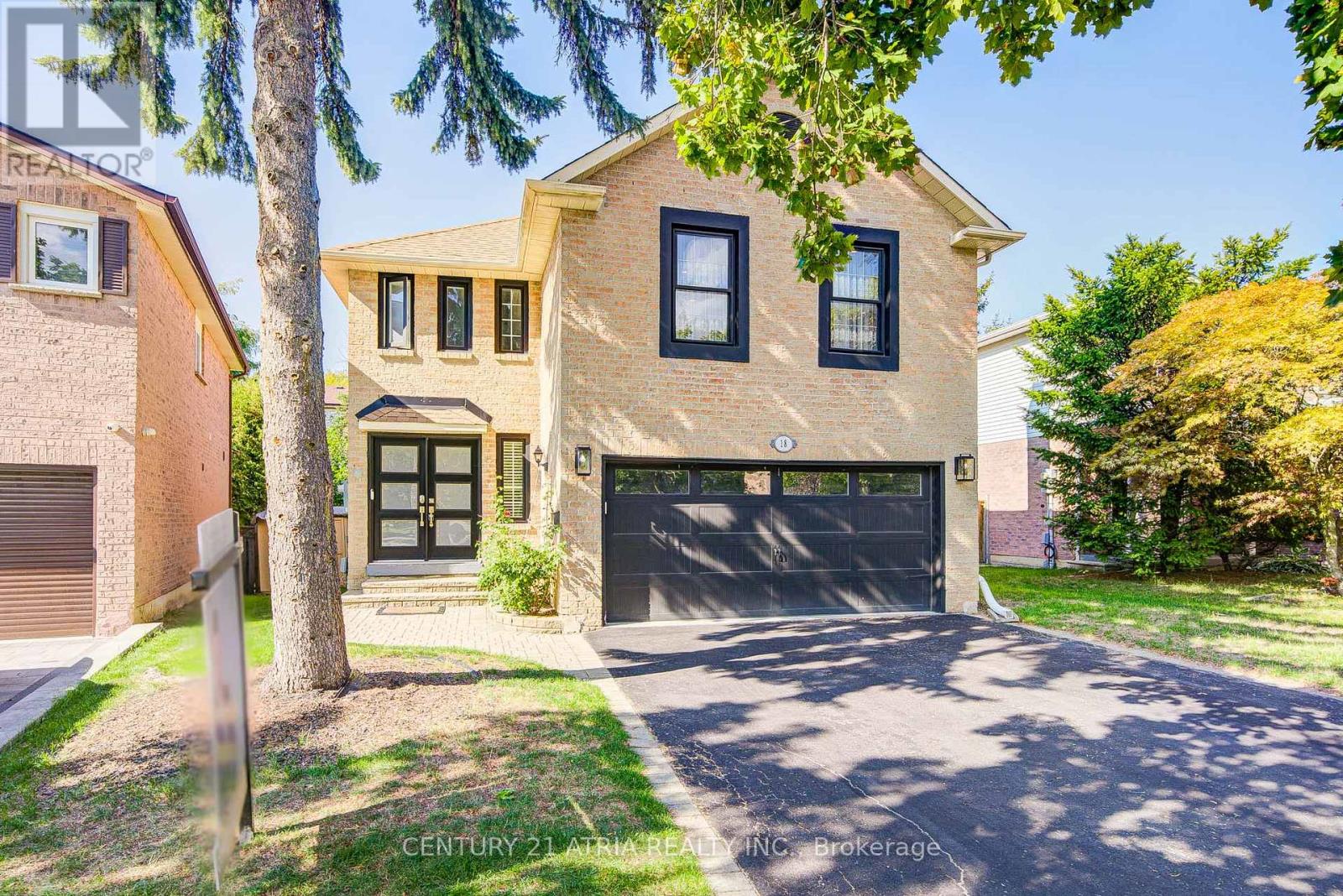 18 Park Lane Cir, Richmond Hill, ON L4C 6S8