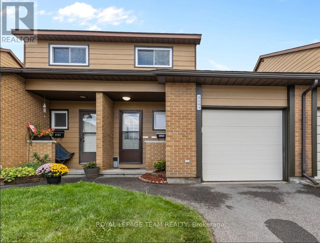 2163 Orient Park Dr, Ottawa, ON K1B 4W1