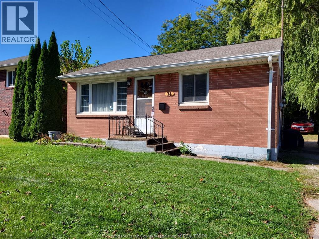 74 Elliot St, Leamington, ON N8H 3M6