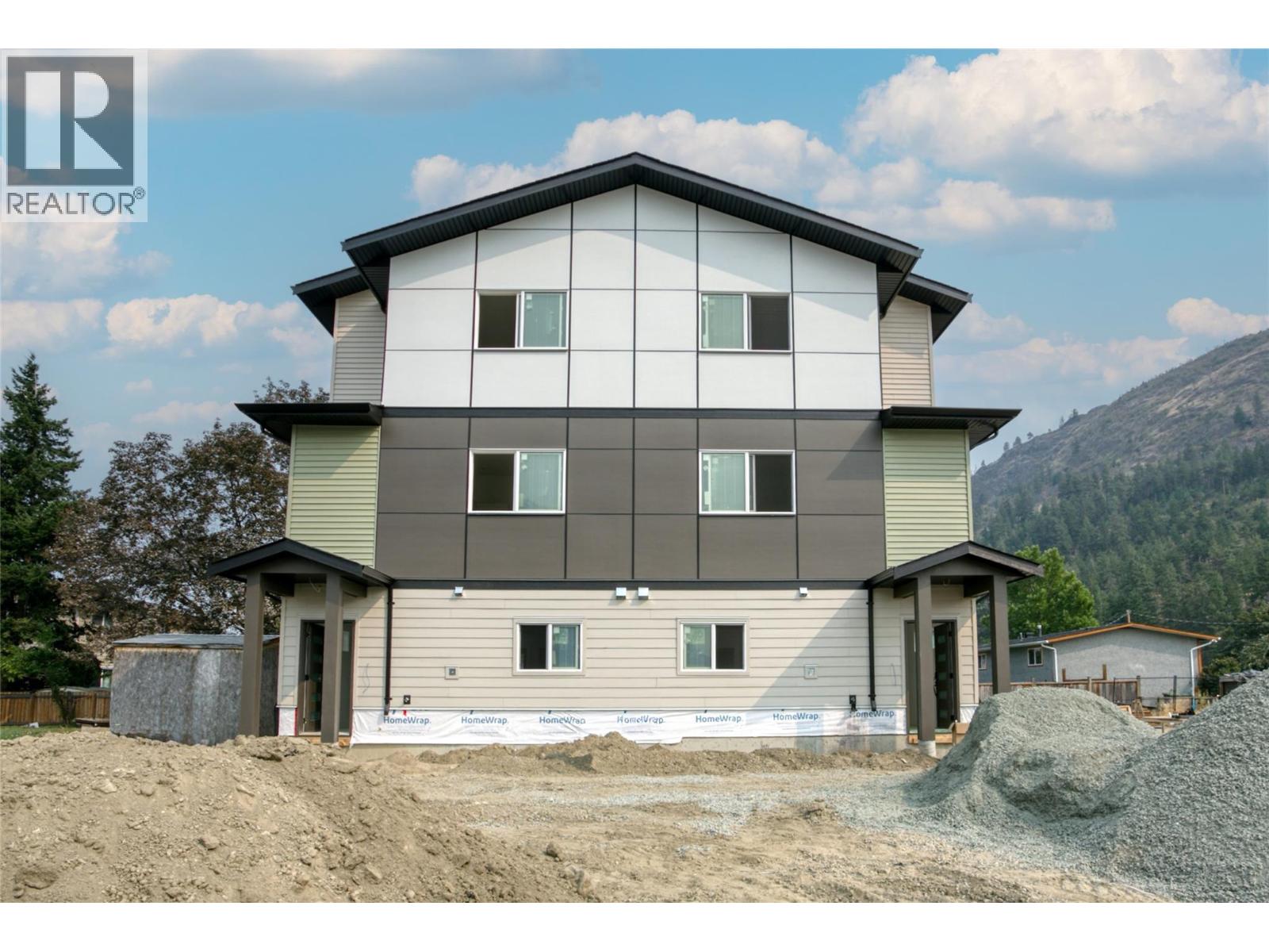 2711 Hewl Rd, West Kelowna, BC V1Z 1N1