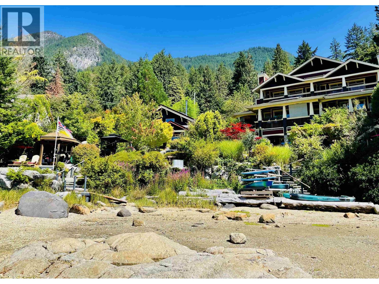 7545 Islets Pl, Sechelt, BC V7Z 0C5