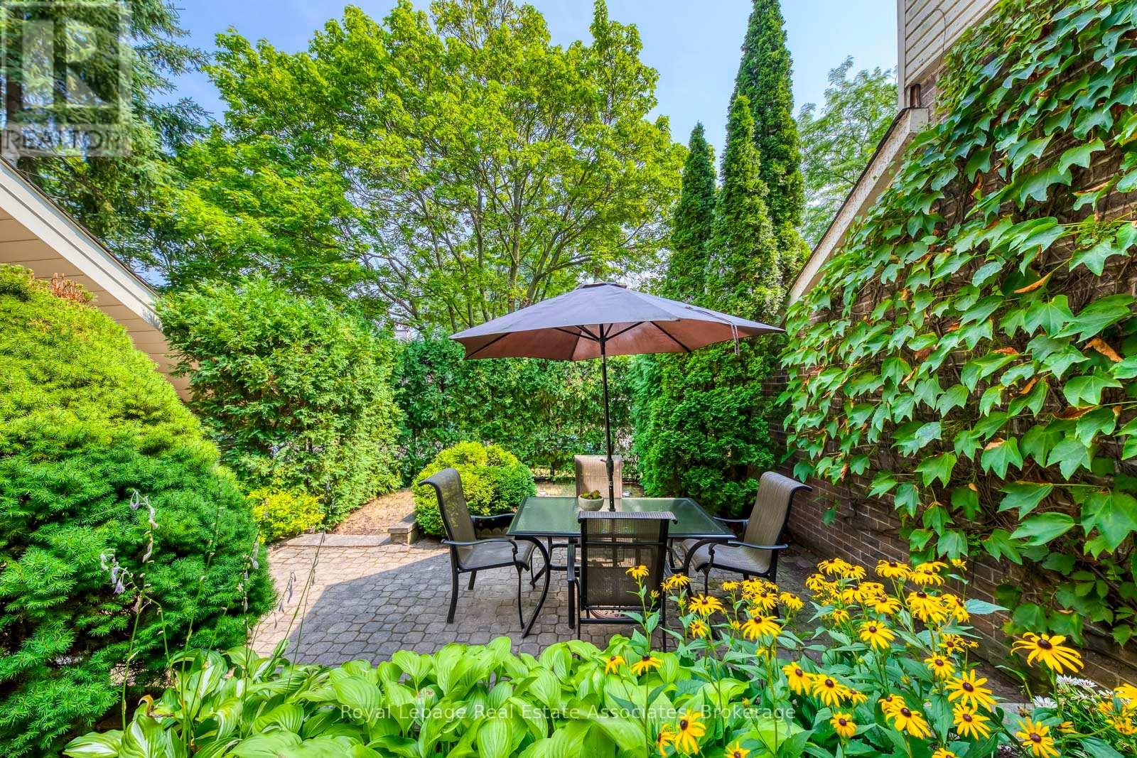 1192 Kos Blvd, Mississauga, ON L5J 4L7
