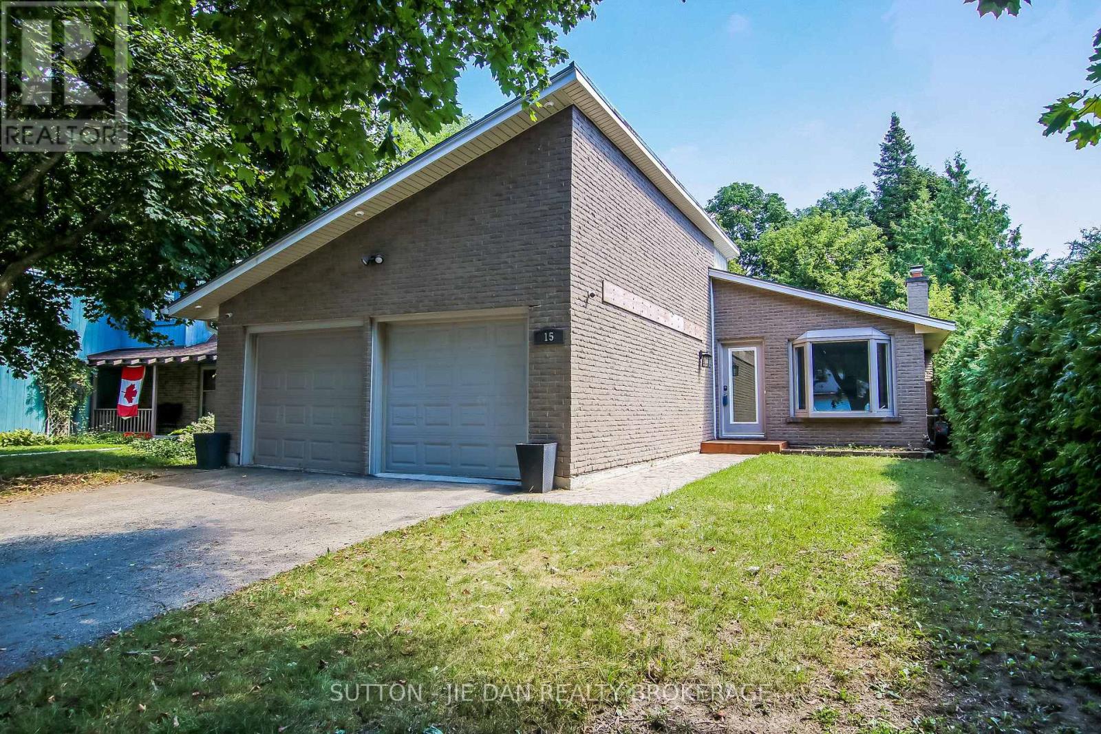 15 Hawthorne Rd, London, ON N6G 2H4