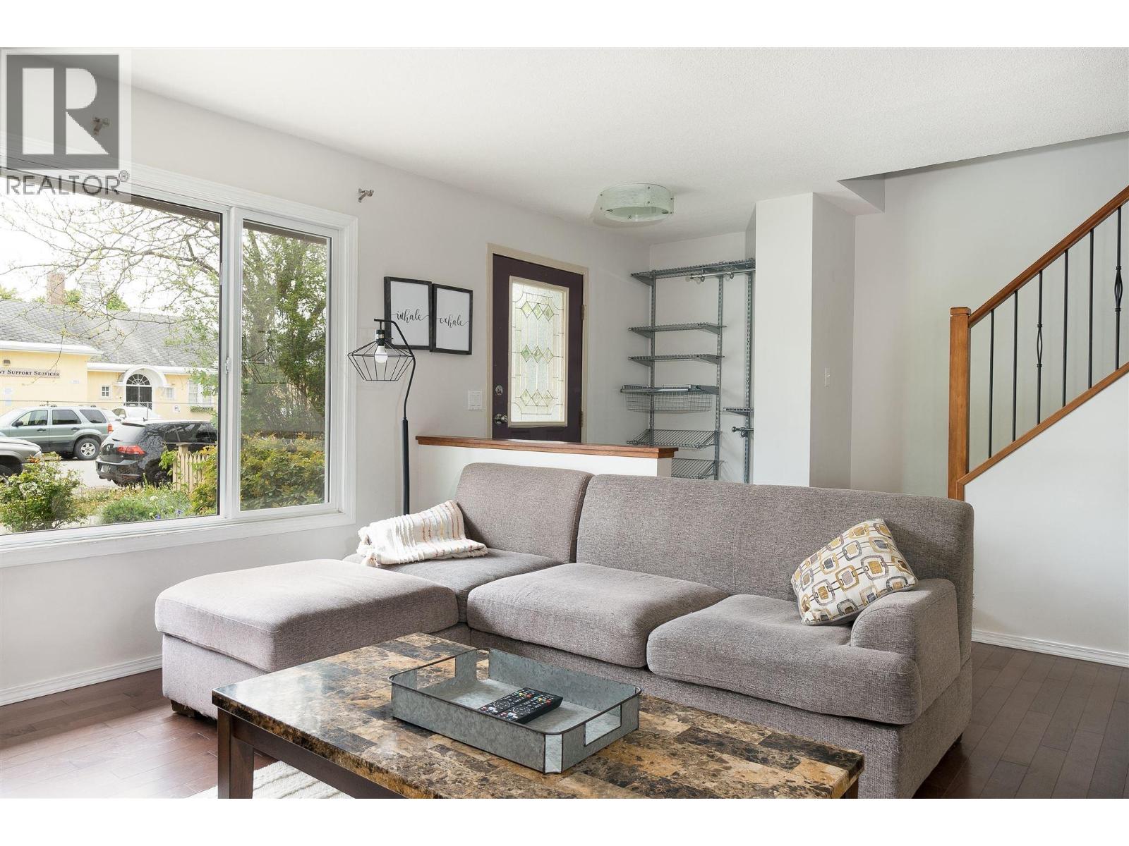 792 Dehart Ave, Kelowna, BC V1Y 6A1