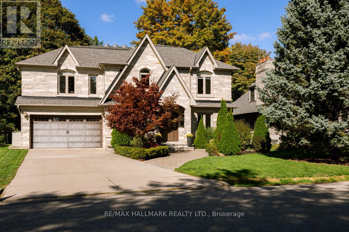 14 Ballantyne Ct, Toronto, ON M9A 1W9