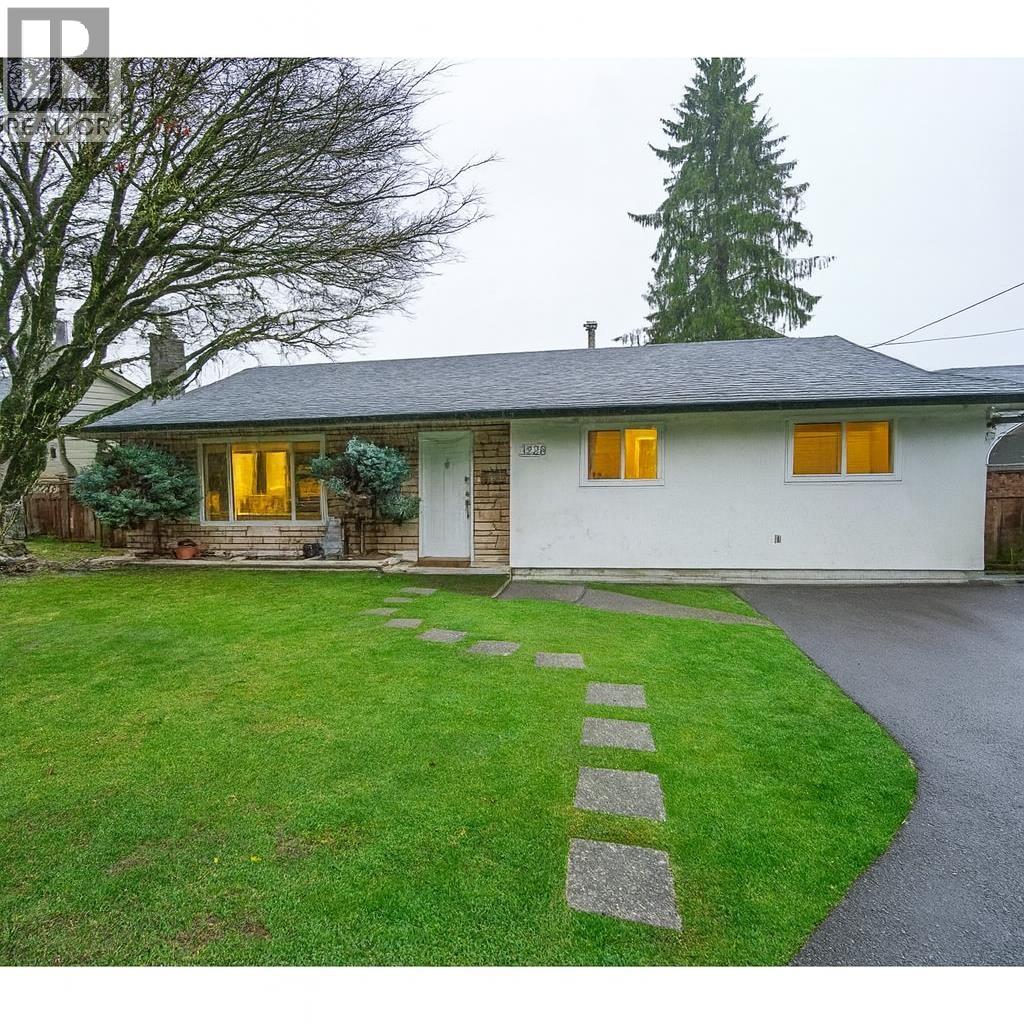 3228 Cedar Dr, Port Coquitlam, BC V3B 3C4